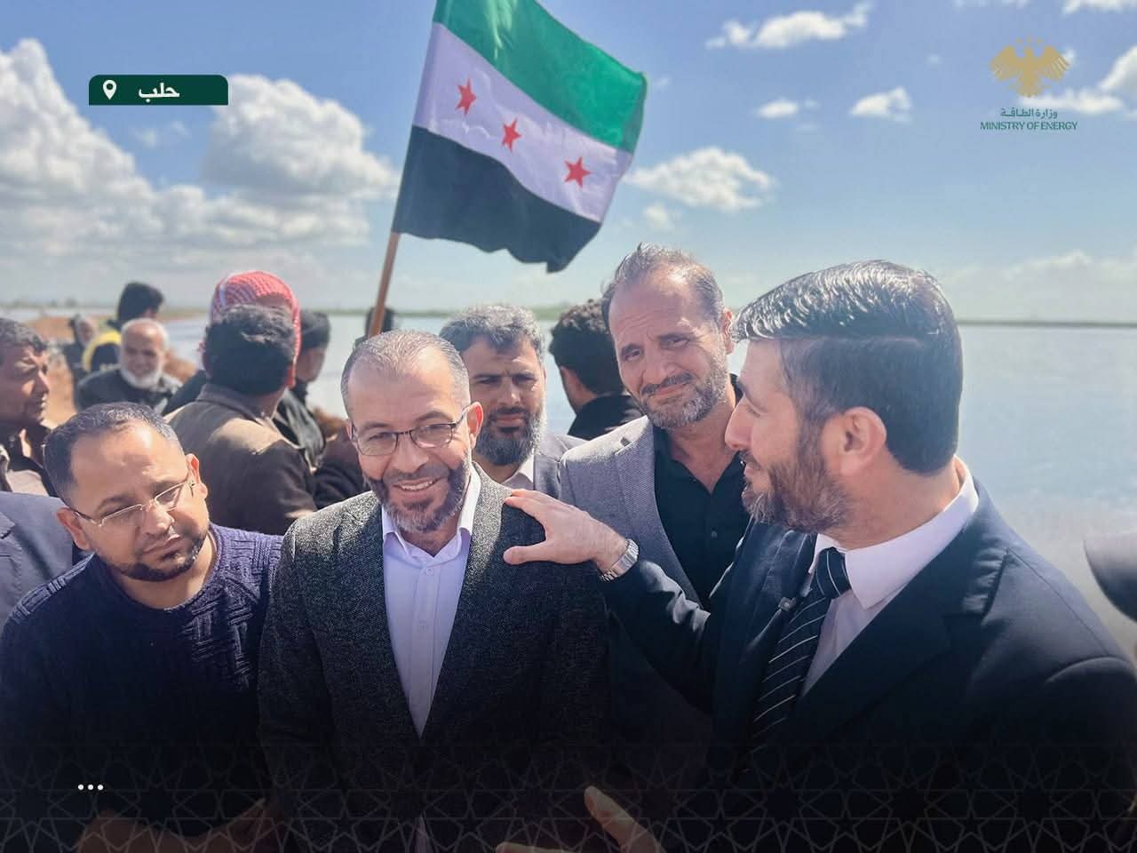 جولة ميدانية لمعاون وزير الطاقة لمتابعة تدعيم السواتر الترابية في ريف حلب الجنوبي