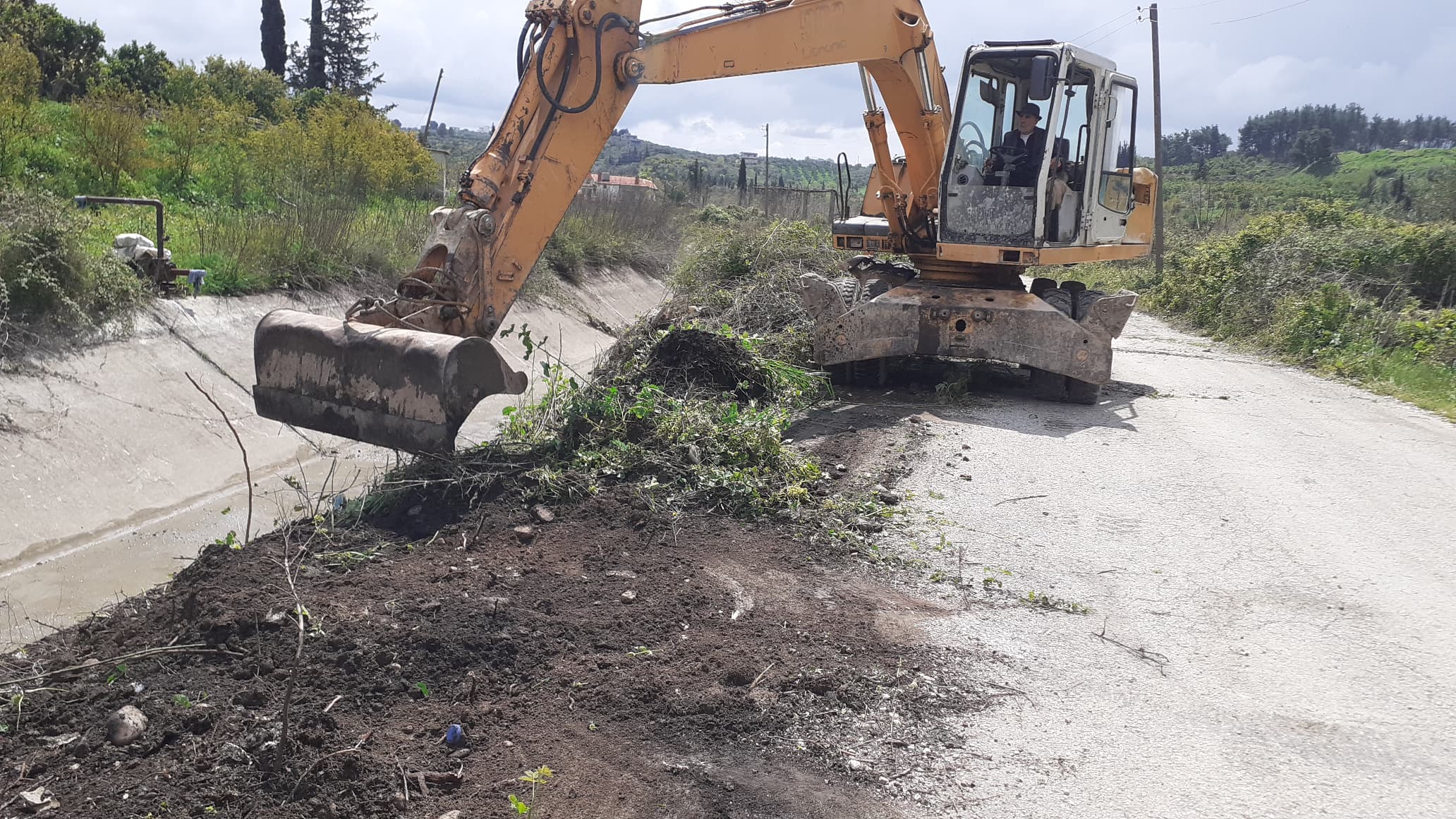 مديرية الموارد المائية باللاذقية تعزز كفاءة شبكات الري في ريف اللاذقية عبر أعمال تعزيل وصيانة مستمرة