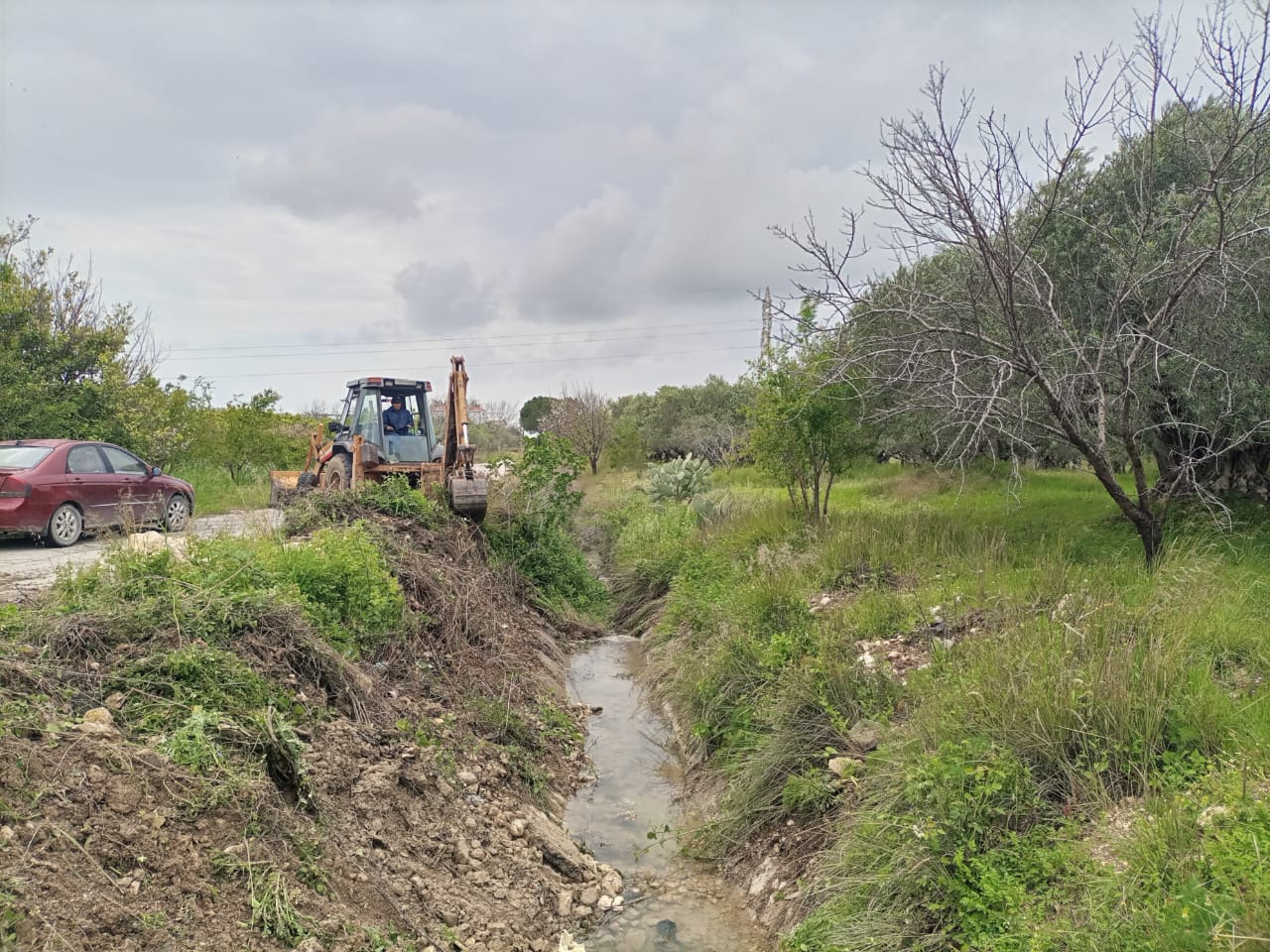 أعمال تعزيل واسعة تعزز كفاءة الشبكات في جبلة بمحافظة اللاذقية