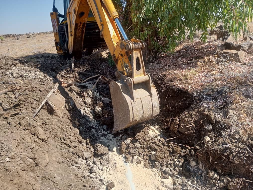 إعادة تأهيل الخط المغذي لمنطقة عين التينة واستئناف تدفق مياه الري في ريف القنيطرة الجنوبي