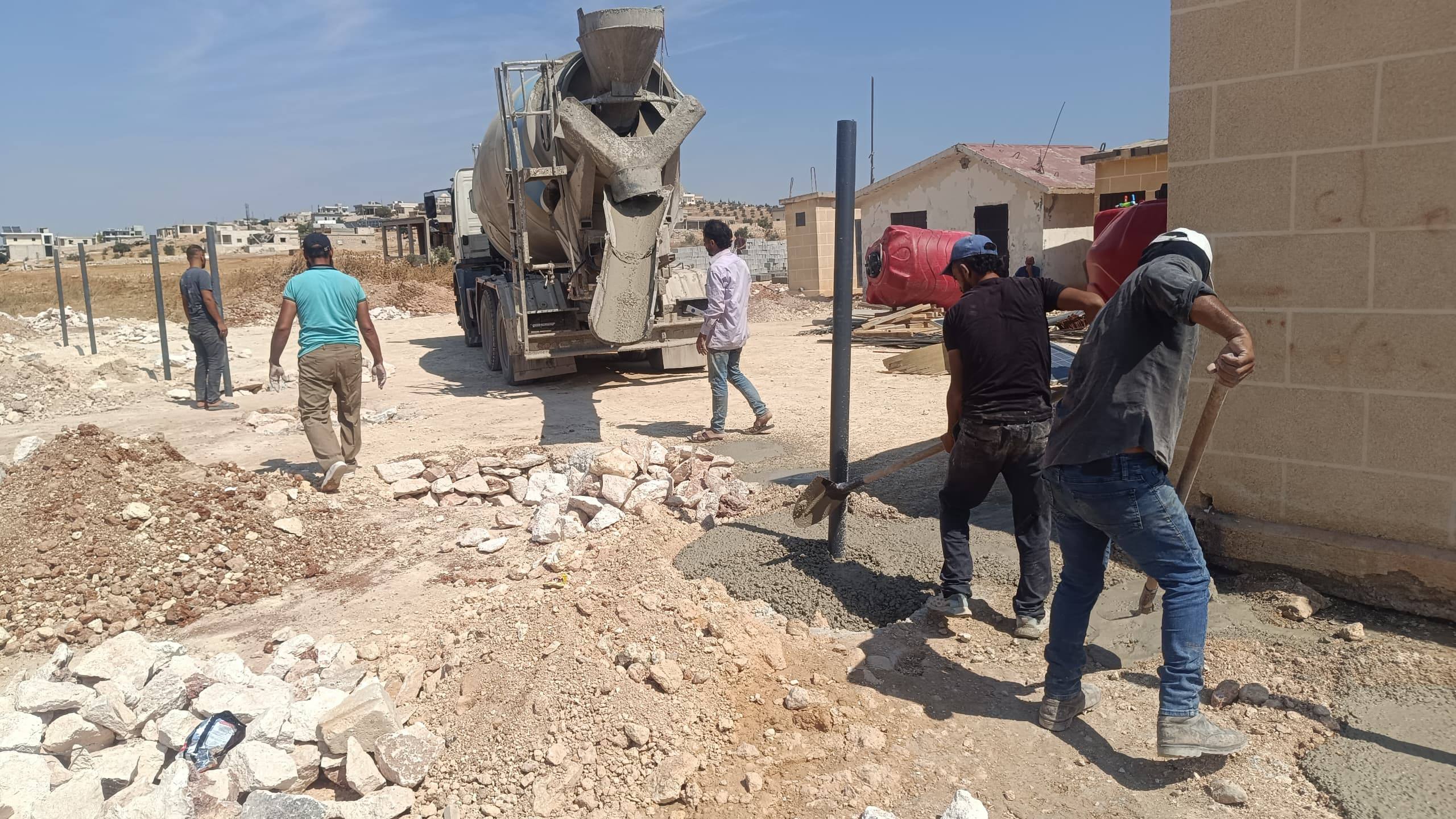 إنشاء سور معدني وتأهيل مواقع المراقبة المائية في ريف حلب الجنوبي