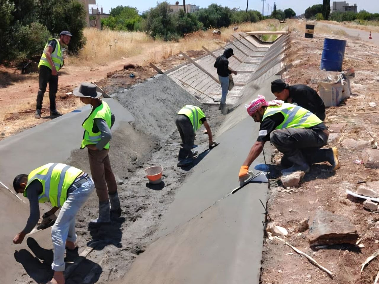 أنجزت مديرية الموارد المائية في حمص، بالتعاون مع منظمة الأغذية والزراعة (الفاو)، مراحل متقدمة من تأهيل مشروع الري الرابط بين حمص وحماه، وذلك ضمن جهود مشتركة لإعادة تأهيل شبكات الري المتضررة.